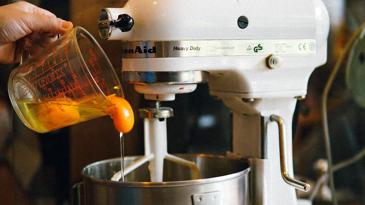 Extremtest für 1500-Watt-Standmixer: Wie viel Teig kann man wirklich kneten, ohne ihn zu überladen?